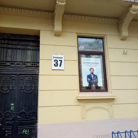 Διαμέρισμα Stepana Bandery Street 37-2 *