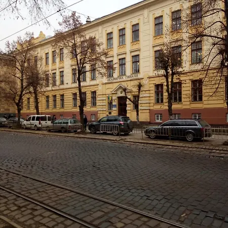Апартаменти Stepana Bandery Street 37-2