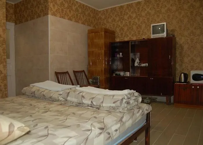 Apartment Stepana Bandery Street 37-2 *